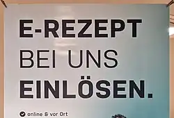 Das Banner zeigt den Text „E-Rezept bei uns einlösen“. Darunter ist der Stichpunkt: „online & vor Ort“.