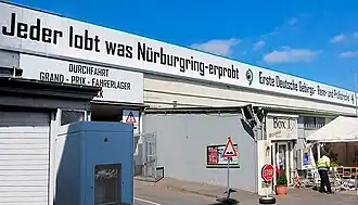 Werbeschriftzug über der Nordwestfront