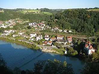 Blick von Schloss Neuburg am Inn auf Wernstein am Inn
