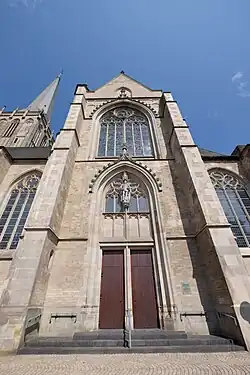 Südliches Querhausportal mit Figur Wilhelm I