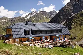 Westfalenhaus im Sommer