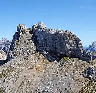 Die Westliche Karwendelspitze über der Karwendelgrube