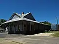 The Wetumpka L&N Depot, erbaut 1906 und eingetragen im National Register of Historic Places listings in Elmore County, Alabama seit dem 1. Juli 1975.