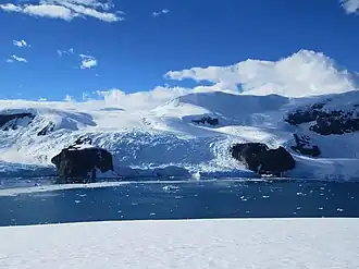 Blick von Danco Island auf die Mündung des Wheatstone-Gletschers (2022)