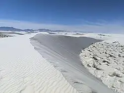 Barchandünen mit Körnerstrom an der Hangseite