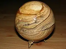 Landschaftsjaspis in Kugelform