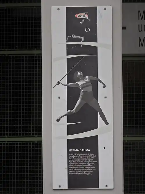 Herma Bauma (hier auf einer Gedenktafel in Wien) – 1936 Olympiavierte und nun&nbsp;Olympiasiegerin