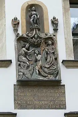 Am Haus „Zum großen Jordan“ (Judenplatz) ist heute noch eine Schmähplastik mit einer antisemitischen Beschriftung präsent, welche wohl nach der Vertreibung angebracht wurde.