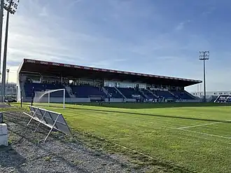 Die Haupttribüne der Wiener Neustadt ERGO Arena (April 2024)