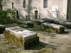 Grablege der Arnims an der Kirche in Wiepersdorf