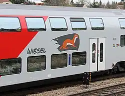 Wiesel-Logo auf einem Wagen