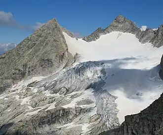 Wildgerlosspitze (rechts) von Südosten, davor das Kuchelmooskees, links der Kuchelmooskopf