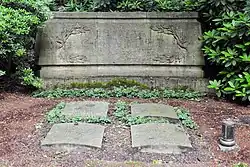 Grabmal des Unternehmers Wilhelm Girardet und seinem Sohn Herbert Girardet