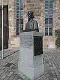 Wilhelm-Löhe-Büste auf dem Kirchenplatz in Fürth
