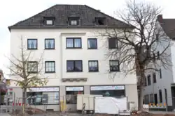 Frontansicht des Gebäudes Wilhelmstraße 17, Ansicht vom Marktplatz aus
