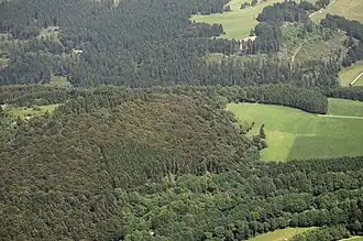 Luftbild: Blick über den Orenberg nach Osten mit Aarbachtal und Eideler Berg im Hintergrund