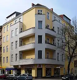 Modernisiertes Wohnhaus an der Wilmersdorfer Straße / Ecke Schustehrusstraße