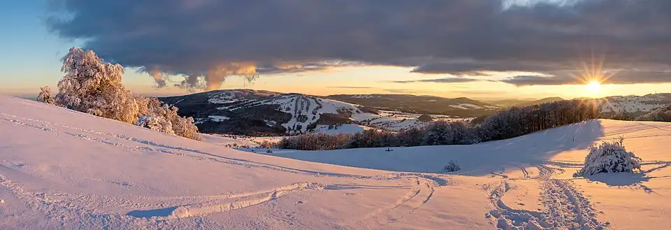 Ausblick vom Himmeldunkberg über den Naturpark Bayerische Rhön