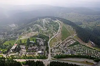 Berg Kappe u. a. mit Bobbahn Winterberg, Panorama-Erlebnis-Brücke, Winterberger Sommerrodelbahn und Campingplatz