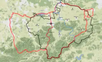 Grenzen der Woiwodschaft Bielsko-Biała (1975–1998), für die sich die Bezeichnung etablierte Grenze des Herzogtums Teschen-Auschwitz unter Mieszko von Teschen Historische Grenze zwischen Schlesien und Kleinpolen nach dem Mittelalter Grenze zwischen den Woiwodschaften Schlesien und Kleinpolen (nach 1998) Städte