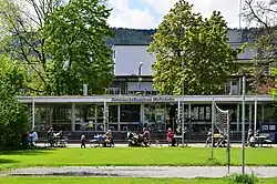 Gemeinschaftszentrum Wollishofen vom Zürichsee aus gesehen