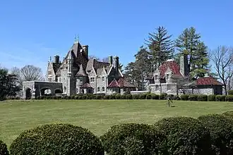 Die nach Süden ausgerichtete Frontfassade (2017)