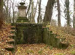 Grabmal und Gruft im Park für Graf Werner von Görtz-Wrisberg (1779–1860), 2011