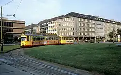 GTW-D6 232 mit BW 262 am Bahnhofplatz (1979)