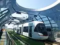 Haltestelle Wuhan University Science Park, eine aufgeständerte Station der Linie T2 der Optics&nbsp;Valley&nbsp;LRV