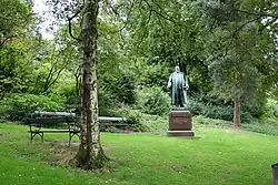 Das Denkmal im Park