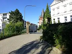 Östlicher Zugang 51°&nbsp;16′&nbsp;2,1″&nbsp;N, 7°&nbsp;12′&nbsp;23,2″&nbsp;O51.2672487.2064417