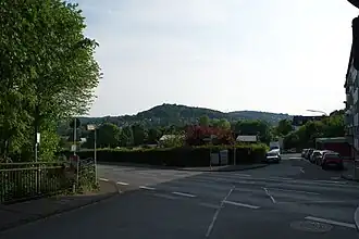 Kaiser-Wilhelm-Höhe (Bildmitte). Gesehen von der Leibuschstraße.