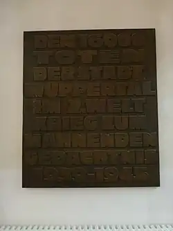 Gedenktafel für die Opfer des Zweiten Weltkriegs im Barmer Rathaus