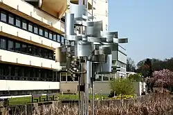 Dreiseitige Raumrhythmisierung, vor der Klinik Bergisch-Land, Wuppertal-Ronsdorf