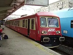 X 4520 (modernisierter X&nbsp;4500) im Bahnhof București Nord