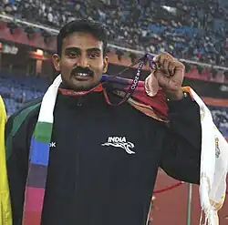 Renjith Maheswary, hier mit der Bronzemedaille von den Commonwealth-Spielen 2010 – Rang sechs mit 16,63&nbsp;m