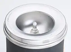 Kugelmotor ohne Rotor. Die weiße Keramiklagerkugel ist sichtbar.