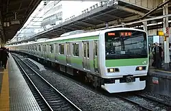 Zug der Yamanote-Linie