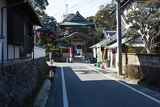 Tempeltor, darüber Haupthalle