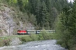 Ybbstalbahn am Ufer der Ybbs bei Lunz am See