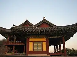 Chimnyugak am Westflügel von Yeongnamnu