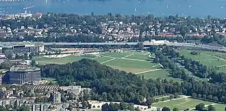 Die Sportanlage auf der Allmend Brunau vom Uetliberg (2016)