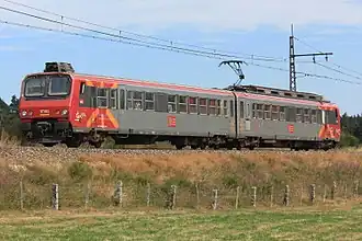 Z 7365 in der aktuellen Farbgebung von TER Languedoc-Roussillon zwischen Saint-Chély und Aumont-Aubrac