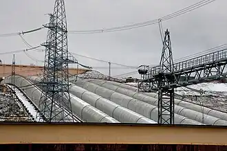Druckrohrleitungen und Freileitungen des Pumpspeicherkraftwerks Sagorsk