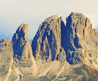 Innerkoflerturm in der Bildmitte zwischen dem Zahnkofel (links) und der Grohmannspitze (rechts)