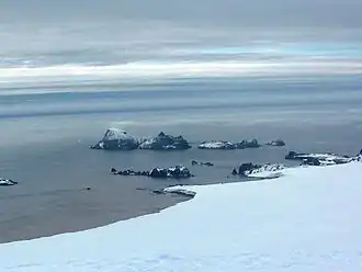 Blick vom Miziya Peak auf den Williams Point (rechts) mit der davor liegenden Iglika Passage
