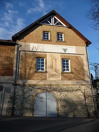Weingut über altem Keller