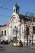 Haupteingang der Zentralmarkthalle Sofia mit Stadtwappen von 1911 über dem Eingang