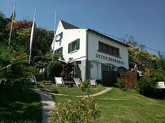 Zeter Berghaus am Südosthang