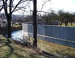 Flutmauer in Zruč nad Sázavou, Tschechien